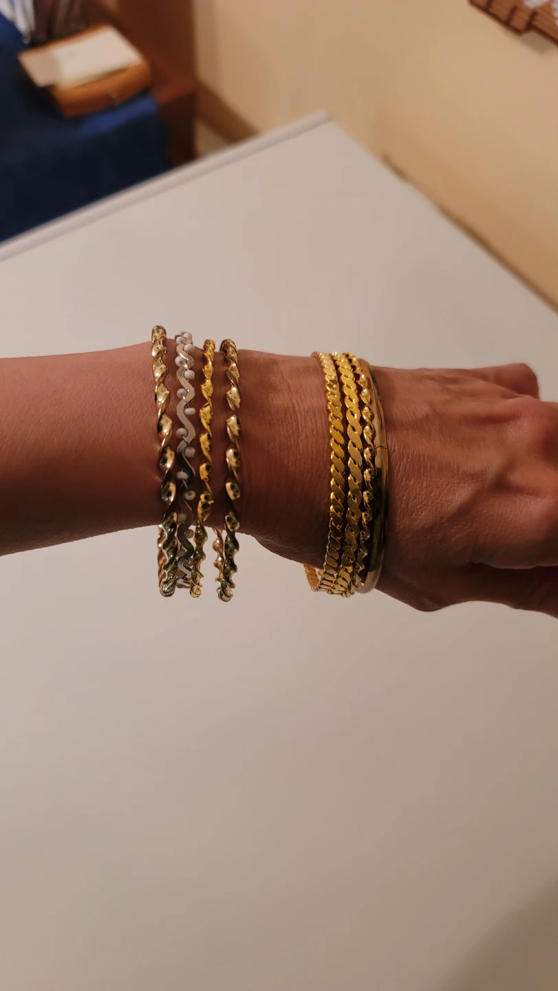 Set of gold-tone bangles (16)