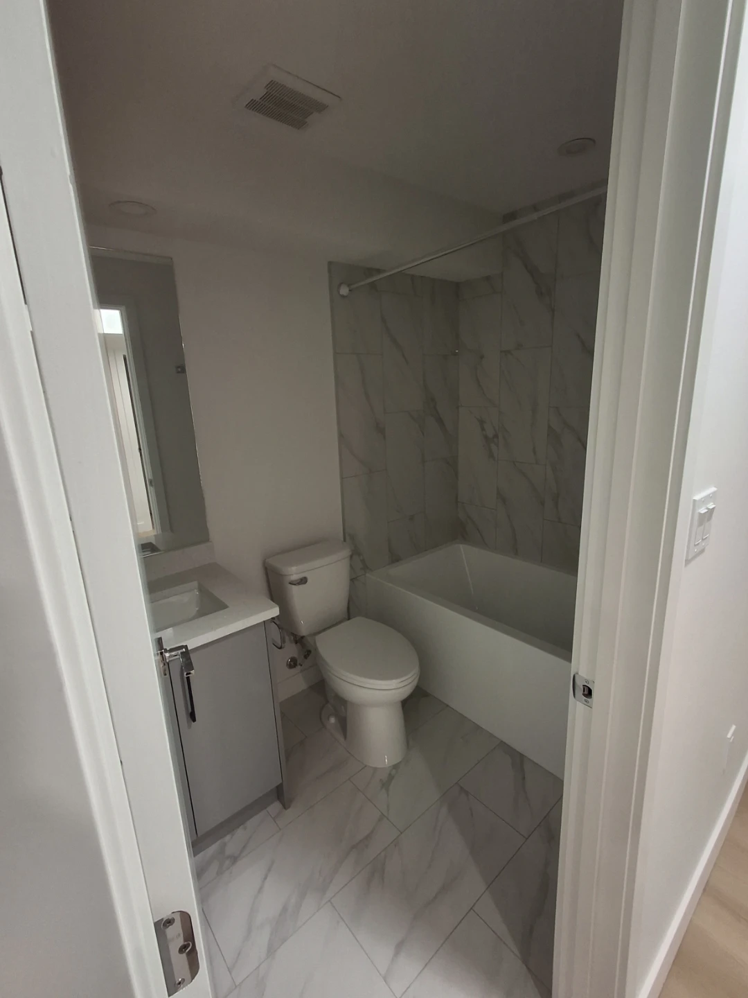 Basement suite for rent - photo 3