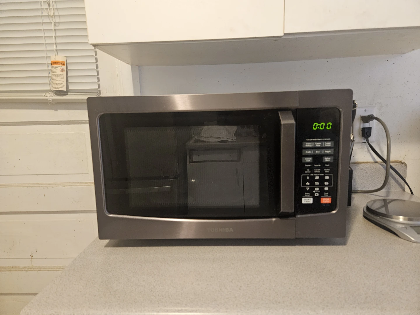 Toshiba Microwave with Sensor Cook & Preset Functions