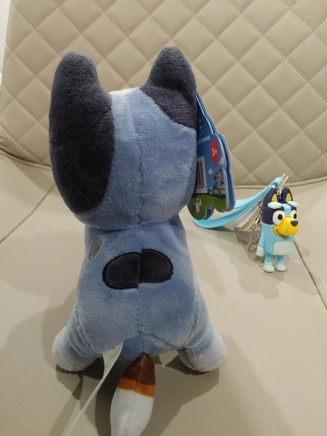 🧡BRAND NEW! BLUEY PLUSH TOY & BLUEY KEYCHAIN BUNDLE - photo 3