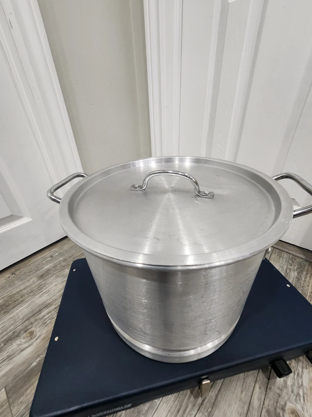 Large Aluminum Stock Pot with Lid