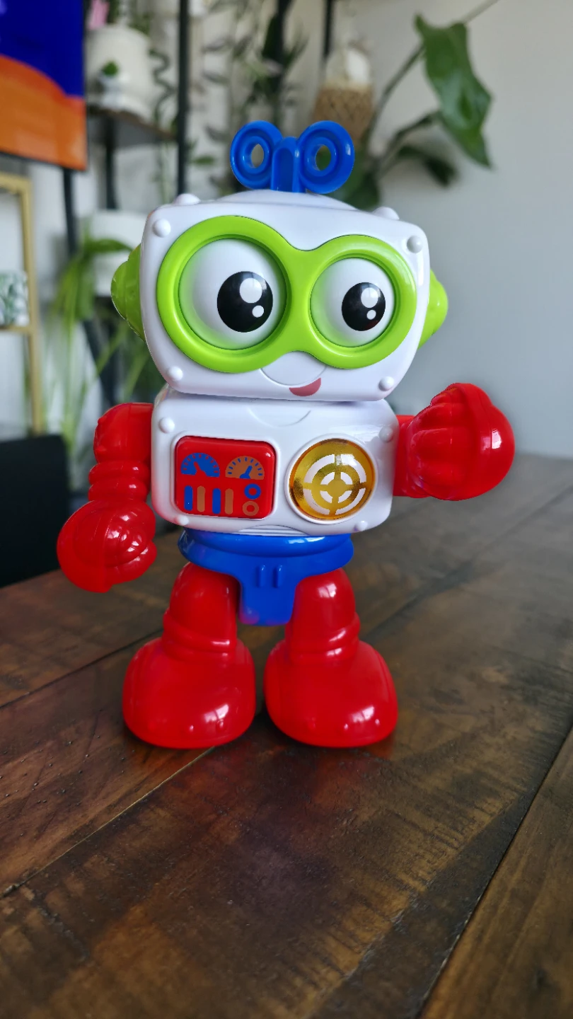 Robot Toy with batteries