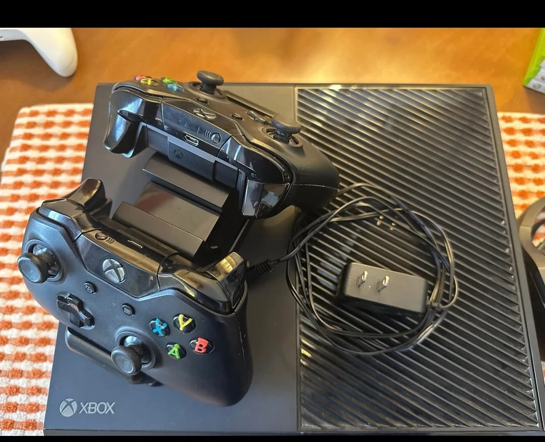 Xbox One Bundle with Games, Controllers, and Headset - photo 4