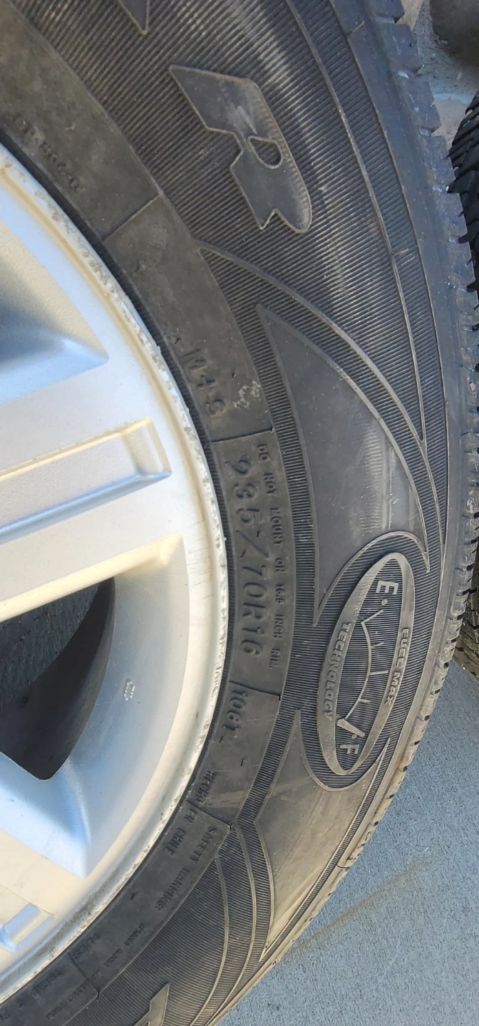 Goodyear Assurance tires with rims - photo 3