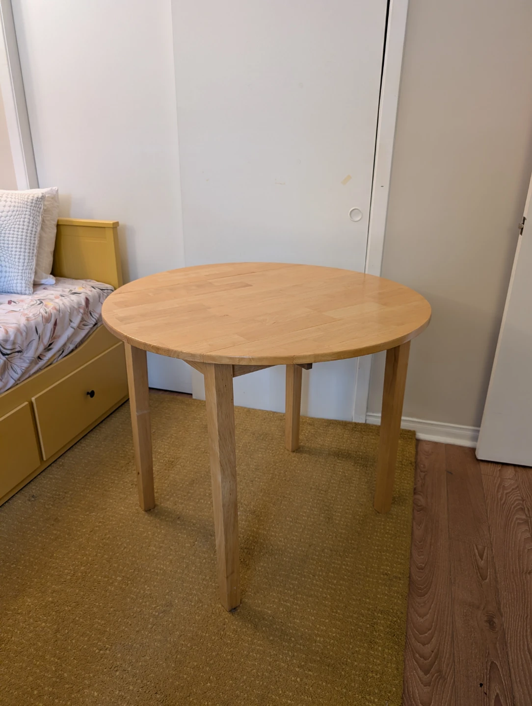 Round drop-leaf table. 35in - 23in