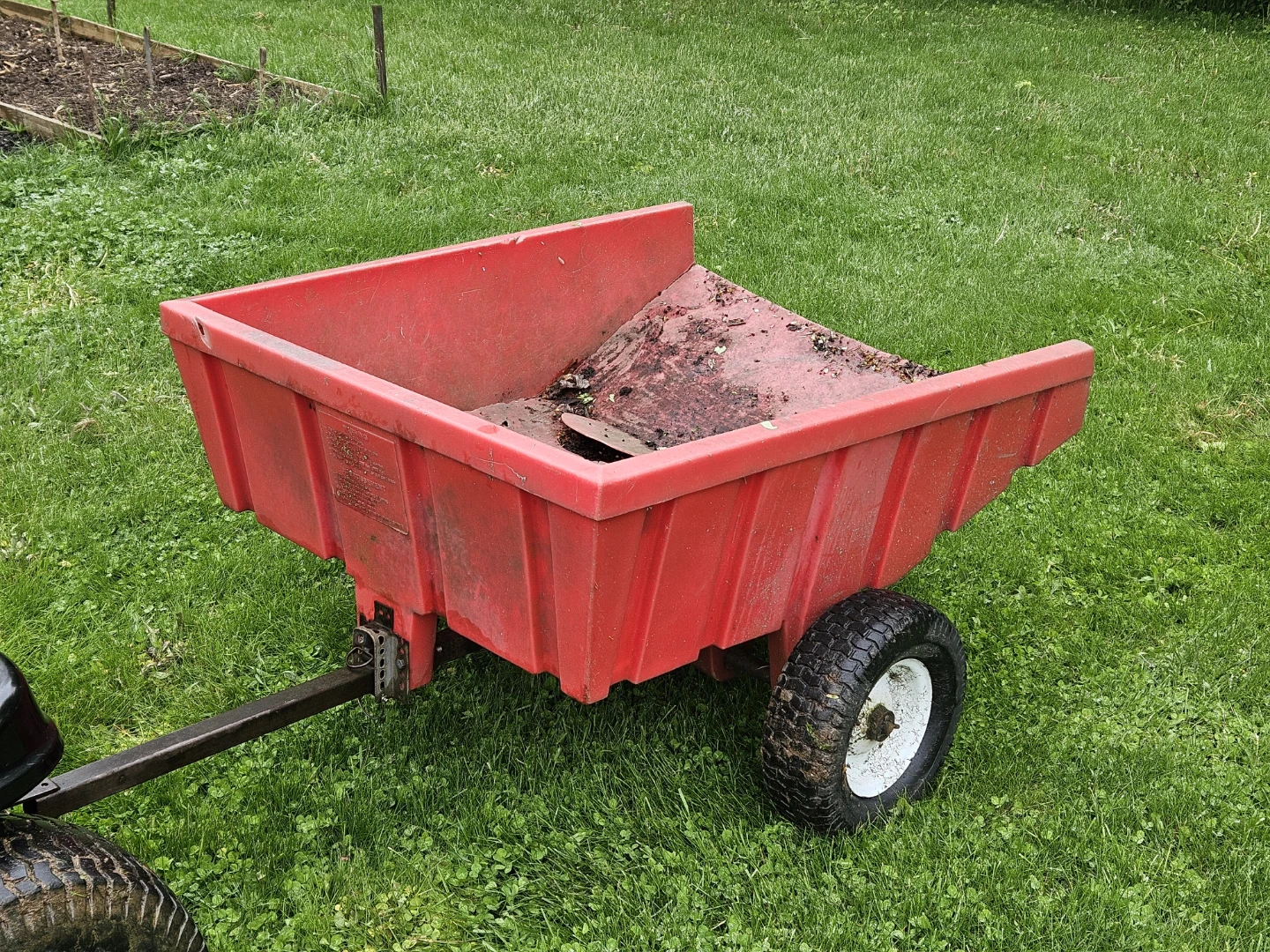 38" riding lawn tractor - photo 3