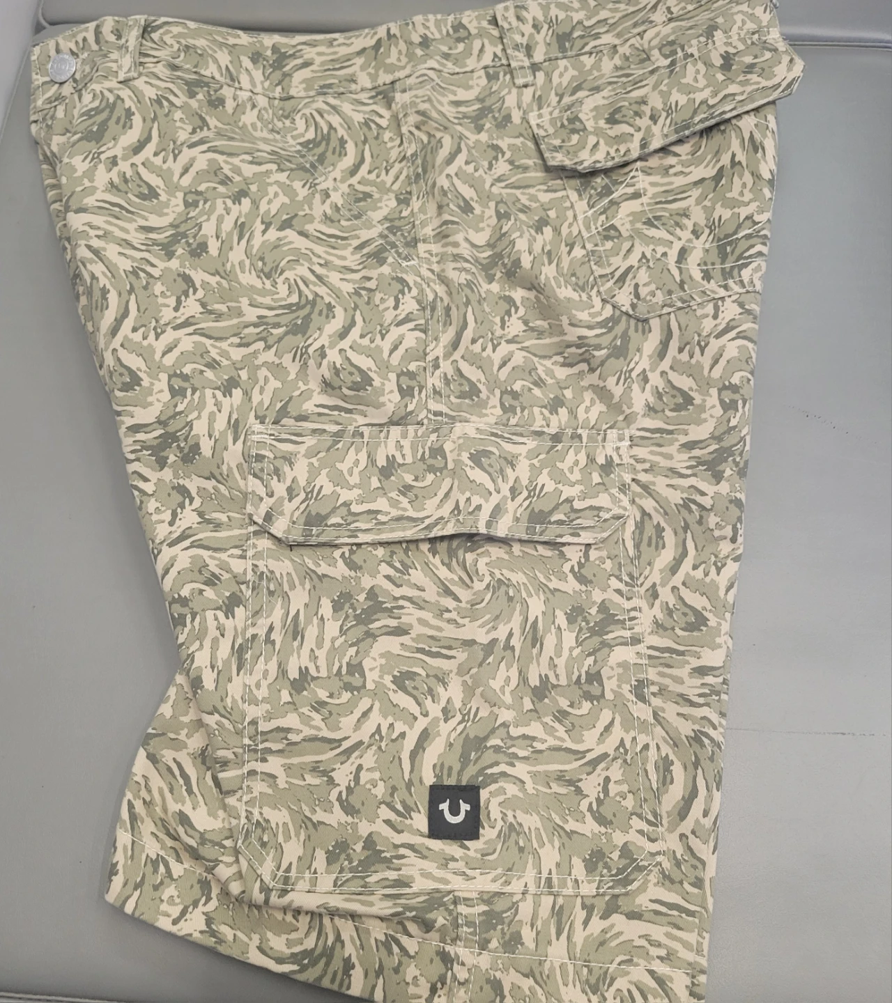 True Religion Abstract Camo Cargo Shorts Men's Size 36 - photo 5