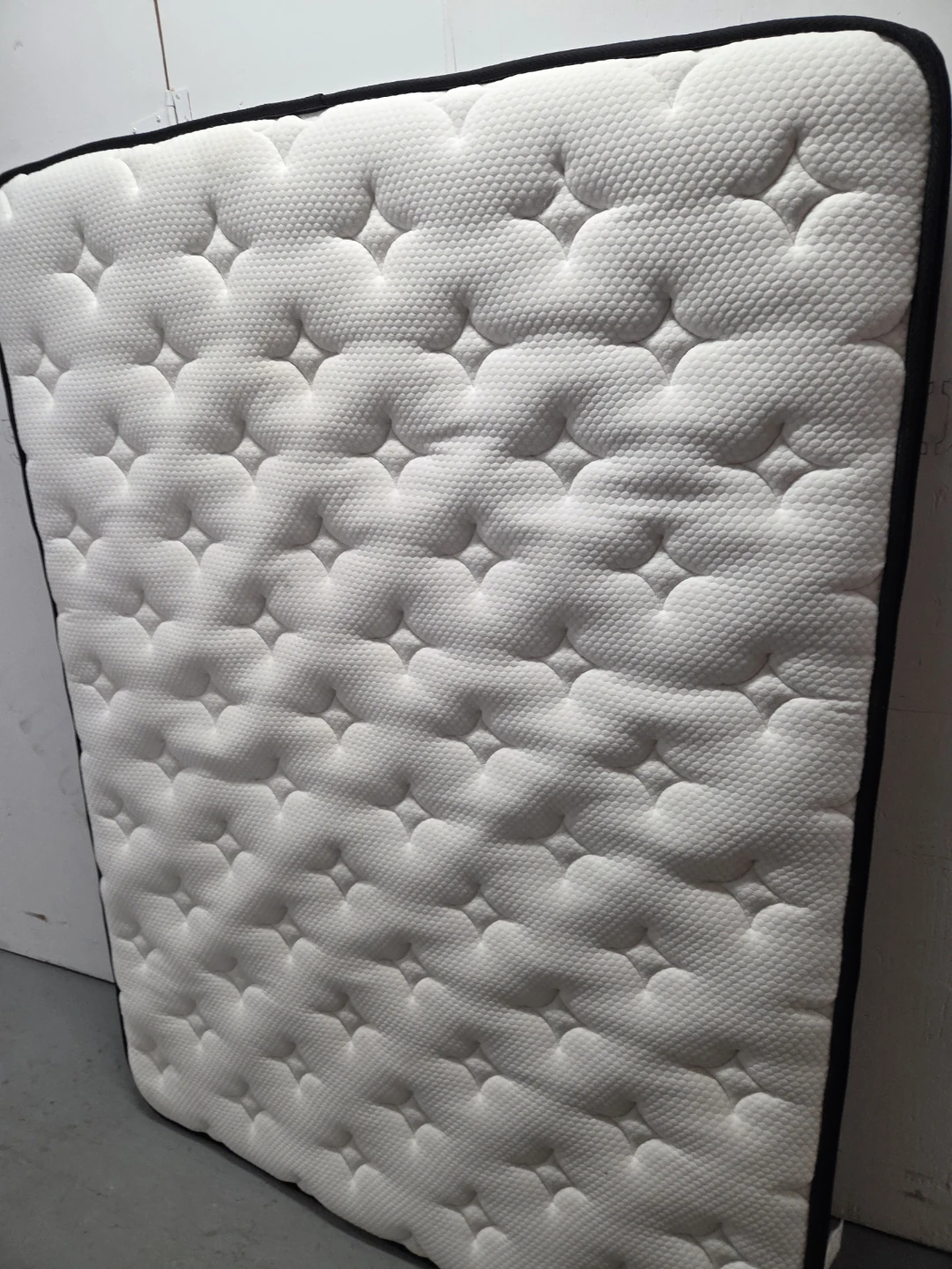 Crystli queen size mattress - photo 2