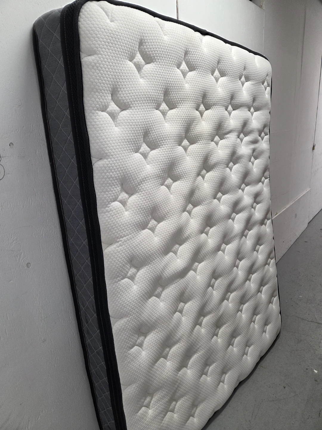 Crystli queen size mattress - photo 3