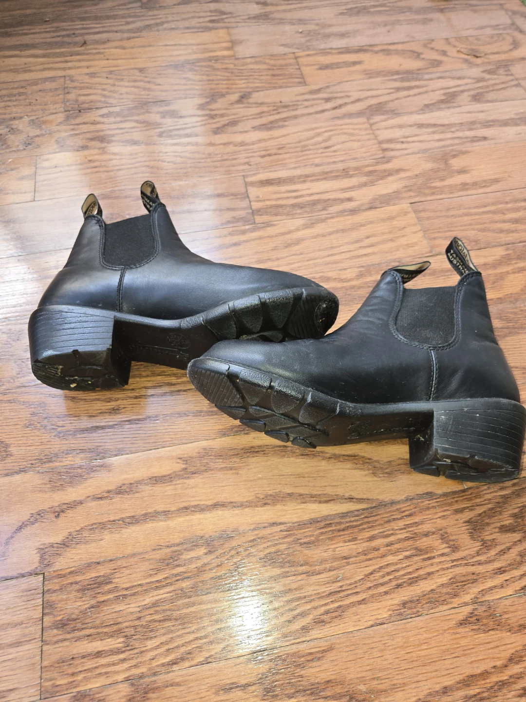Blundstone Black Leather Chelsea Boots - photo 3