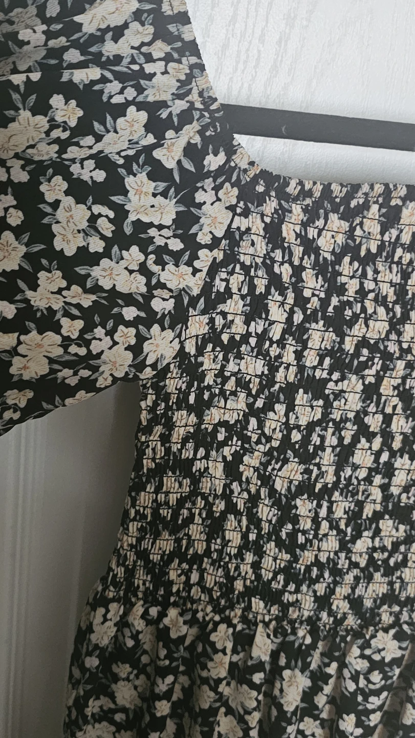 2 Summer Dress + 1 New Uniqlo Skirt (NWT) - photo 2