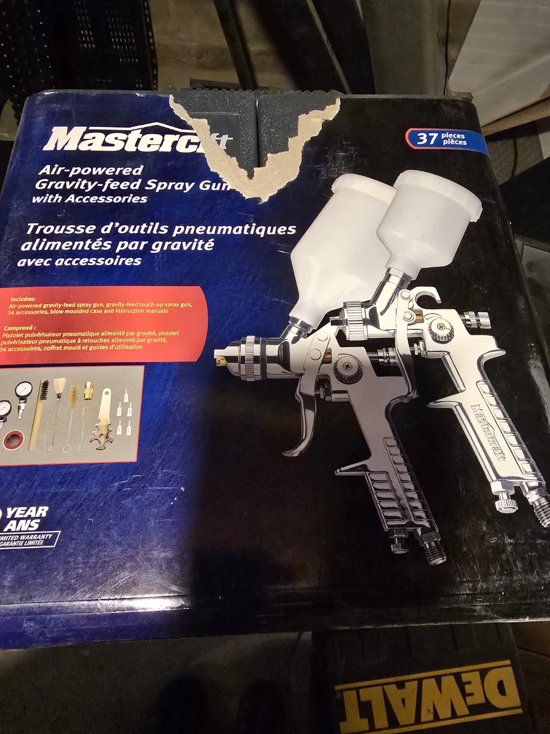 Mastercraft Air-powered Gravity-Feed Spray Gun with Accessories