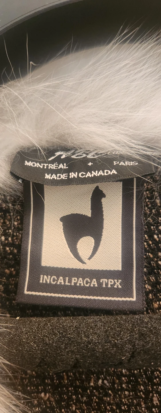 Hudson’s Bay ‘Cape Small’ with Fox Fur Trim - photo 3