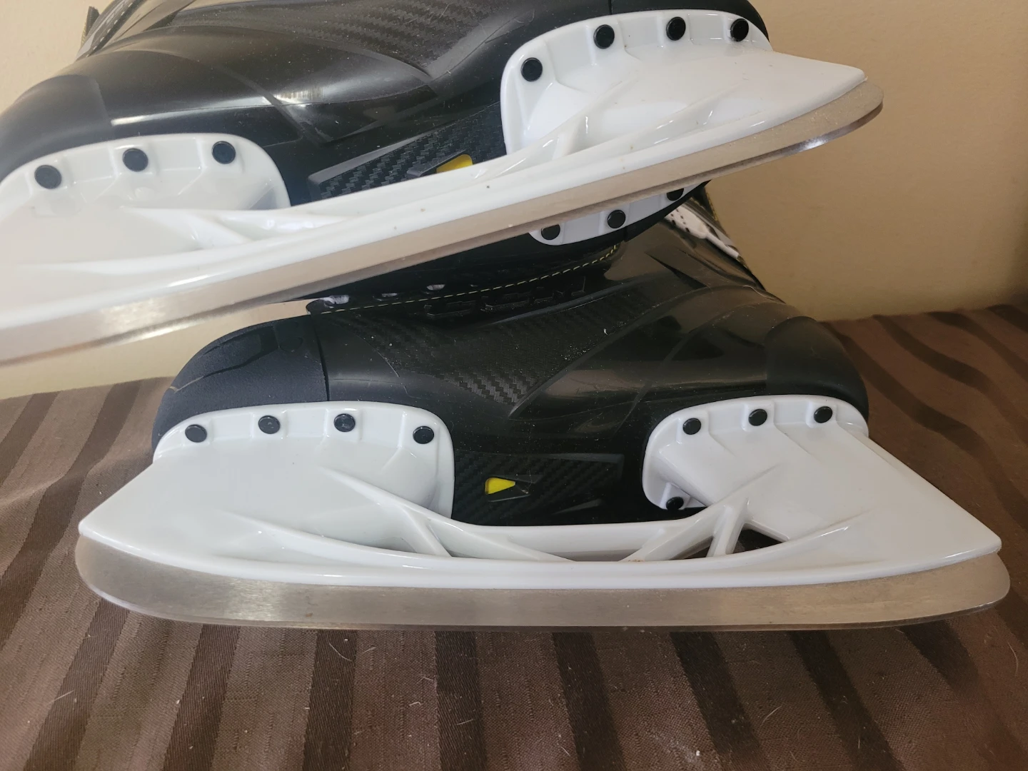 CCM RBZ 9350 Ice Skates - Size 6 - photo 4