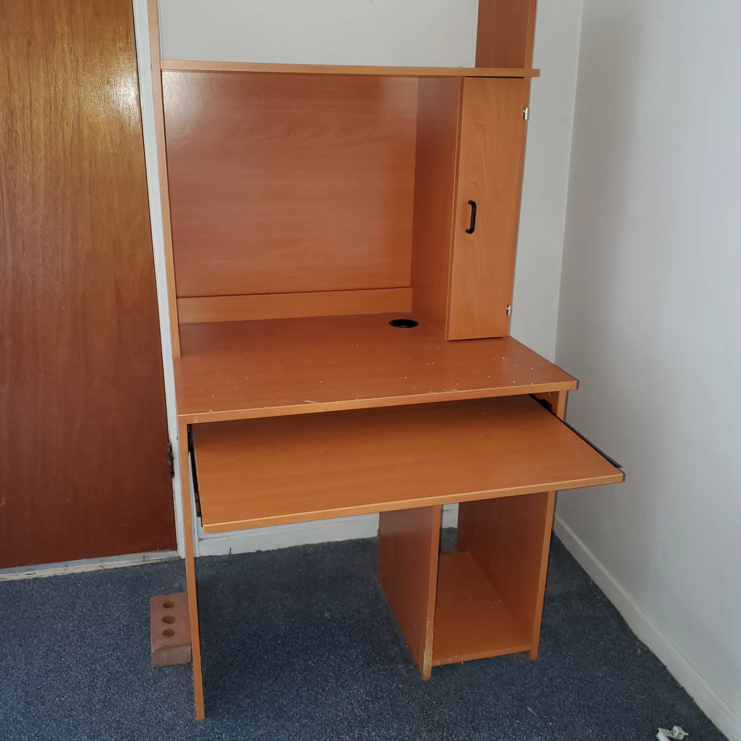 Computer Desk with Hutch and Keyboard Tray - photo 2