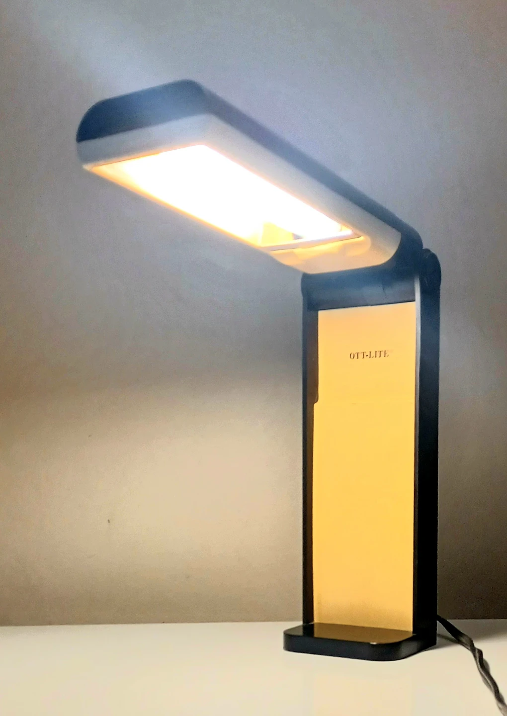 Vtg OttLite Desk/ Wall Hanging Lamp
