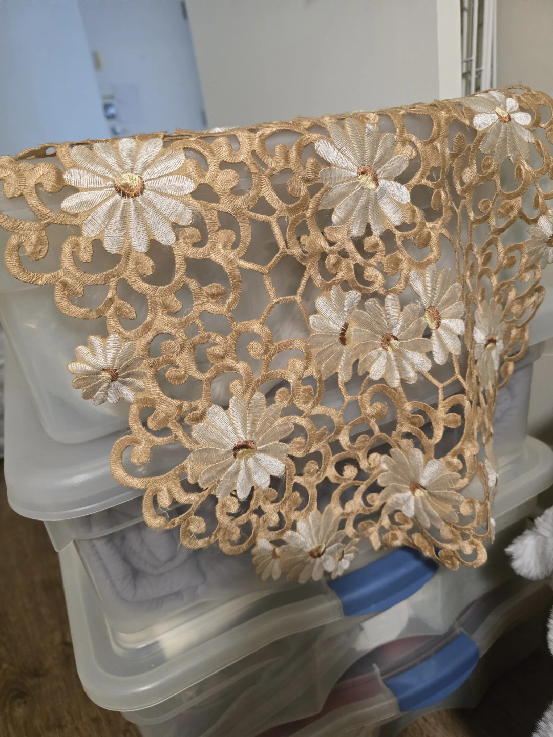 Gold Lace Floral Table Runner - photo 3