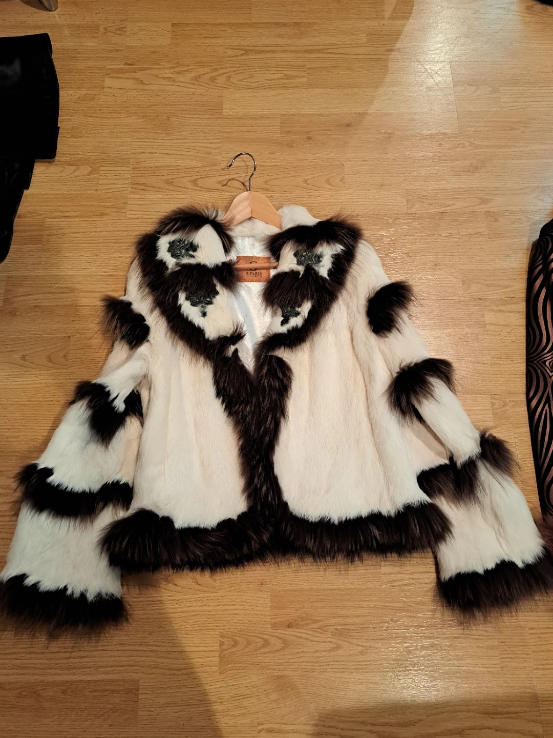 Black faux fur coat with royal blue trim - photo 2