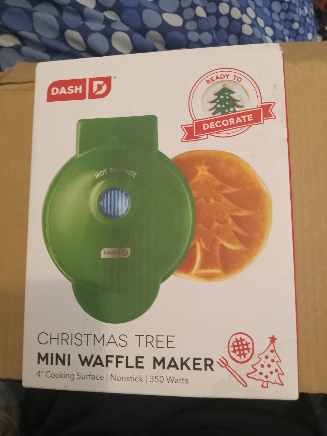 Dash Christmas Tree Mini Waffle Maker - 4" Nonstick