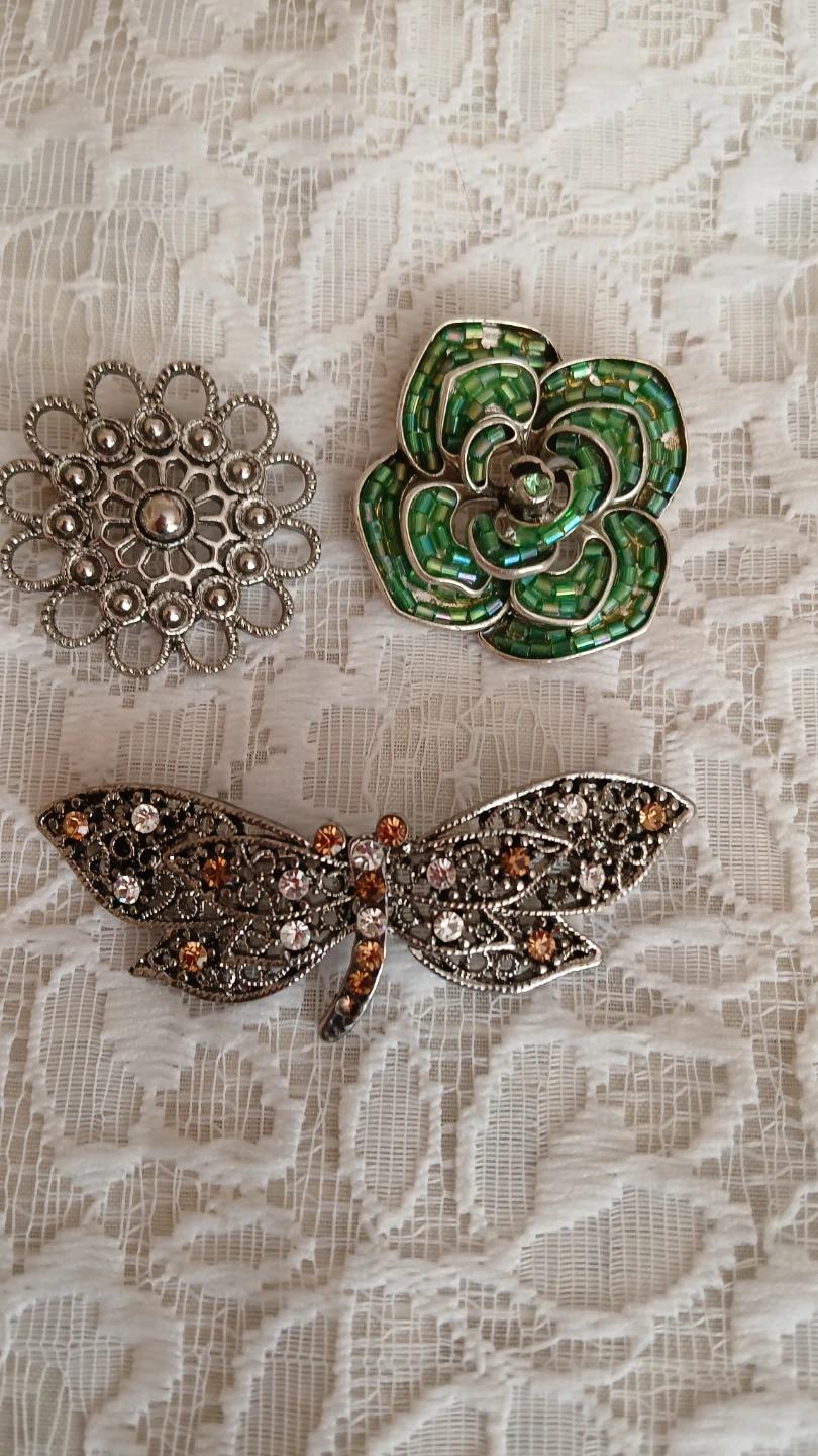 Collection of 3 vintage broaches for $5.00