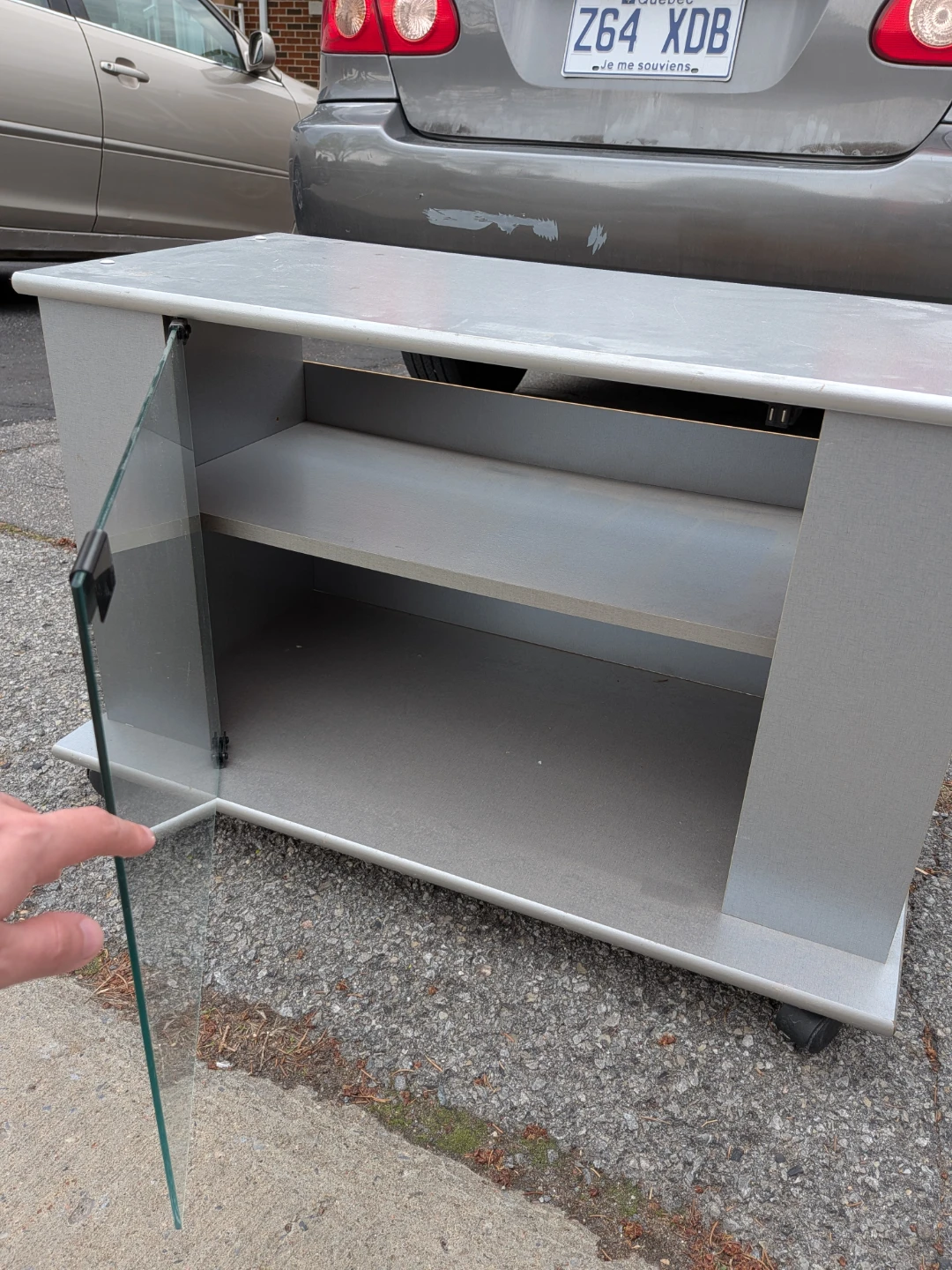 Meuble TV gris avec porte vitrée et roulettes - photo 3