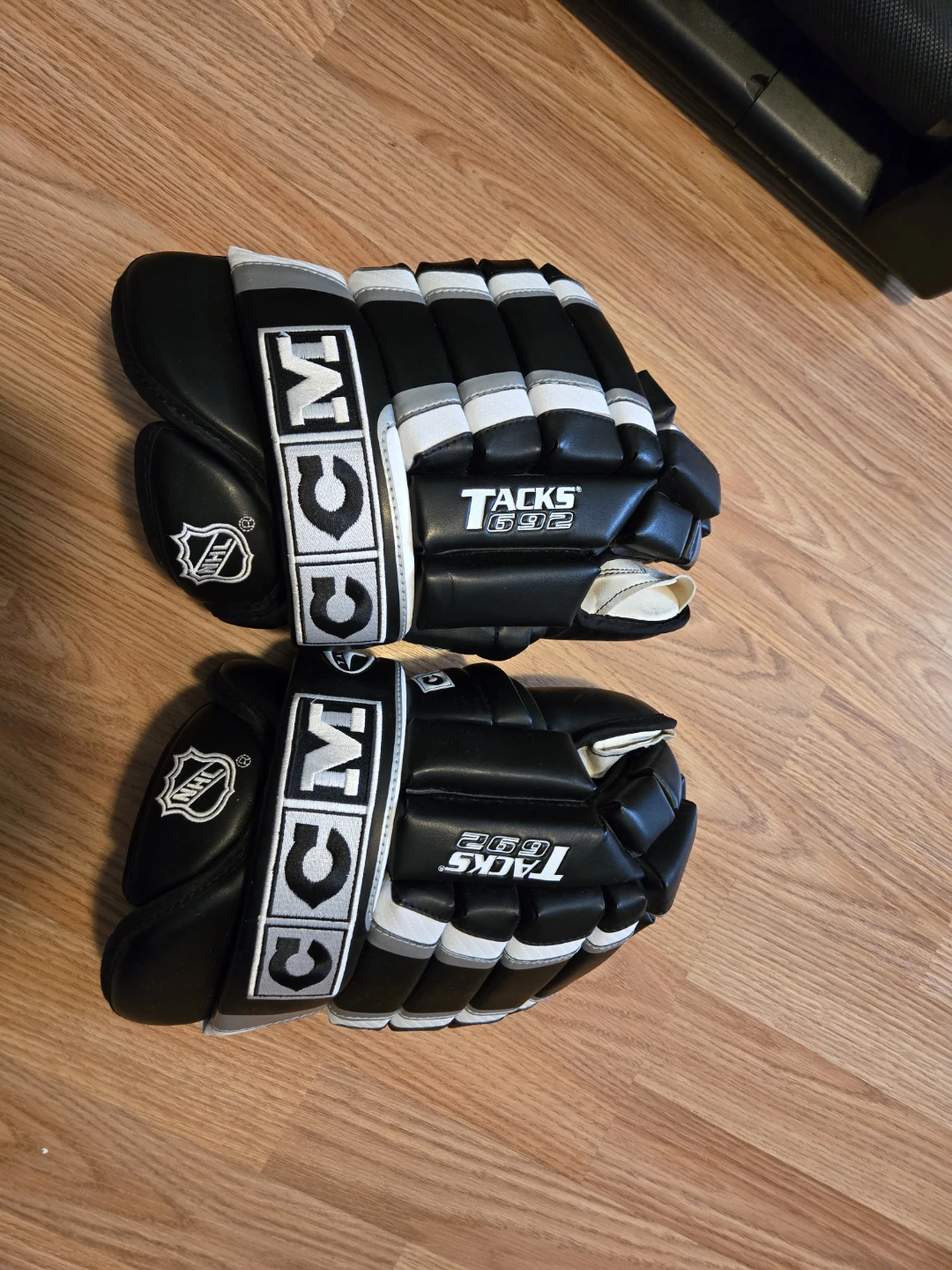 CCM Hockey Gear Bag with Shoulder Pads, Pants, and Gloves - photo 2