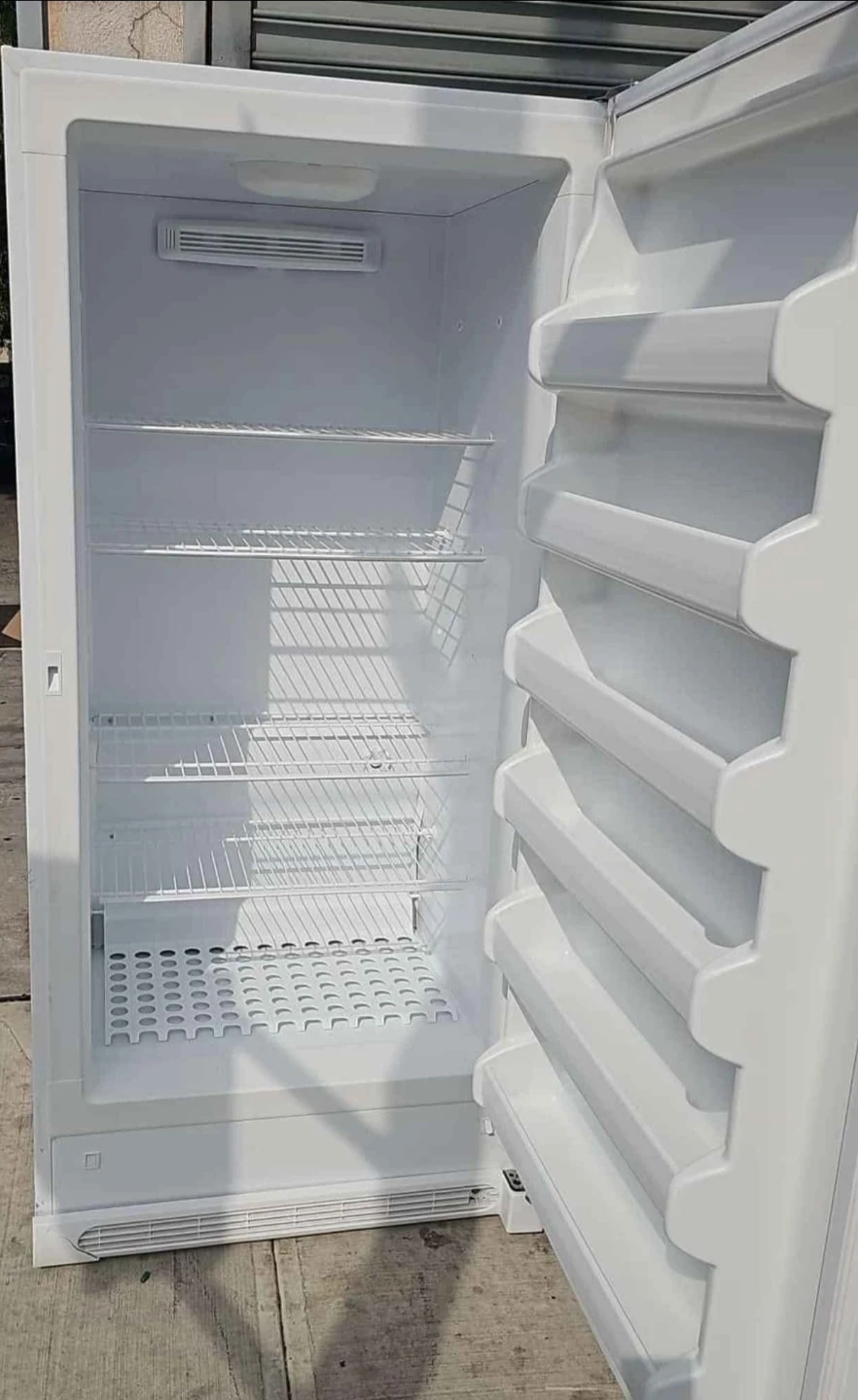 Frigidaire upright frost free freezer - photo 2