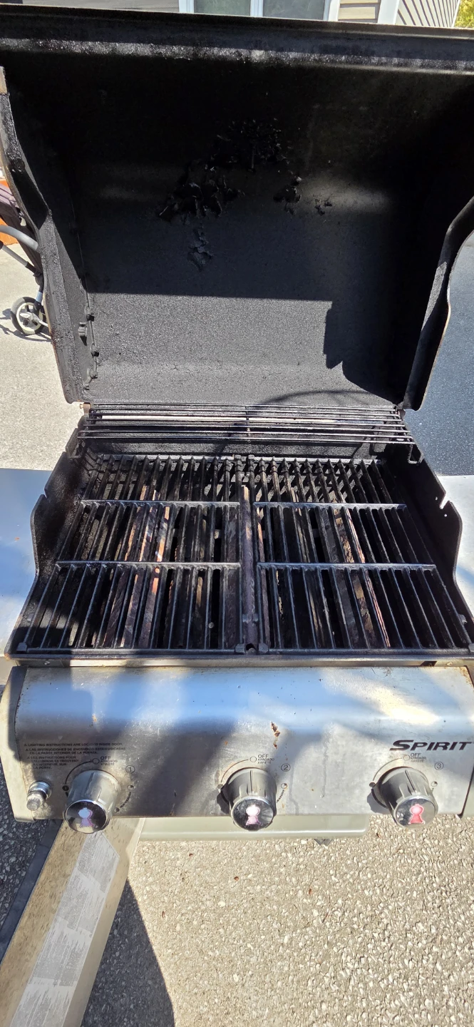 Weber Spirit Propane Grill (E315) - photo 3