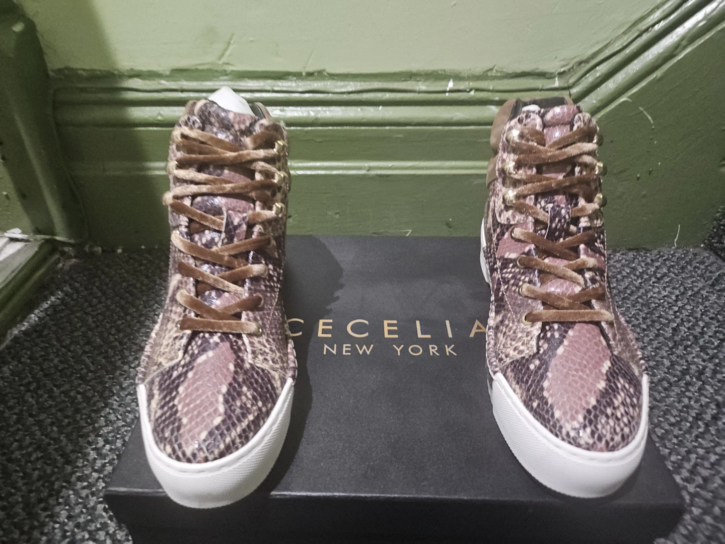 Cecelia New York SILOW Sneakers  Size 8B