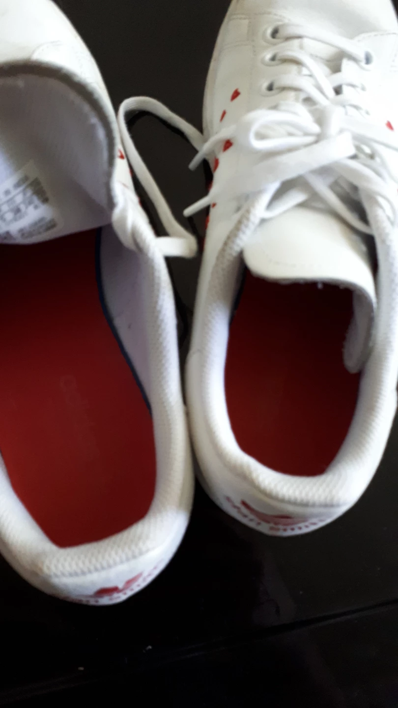 Adidas White Red Heart Sneakers Size 7.5 - photo 4