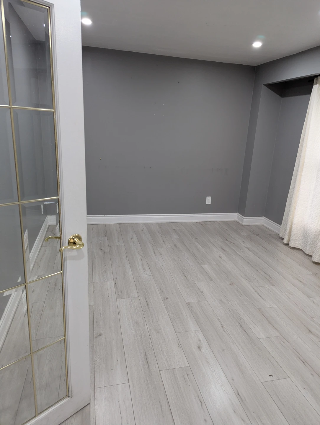 4BR House/Room - near Bramalea GO | 5-Car Parking | Short term - photo 2