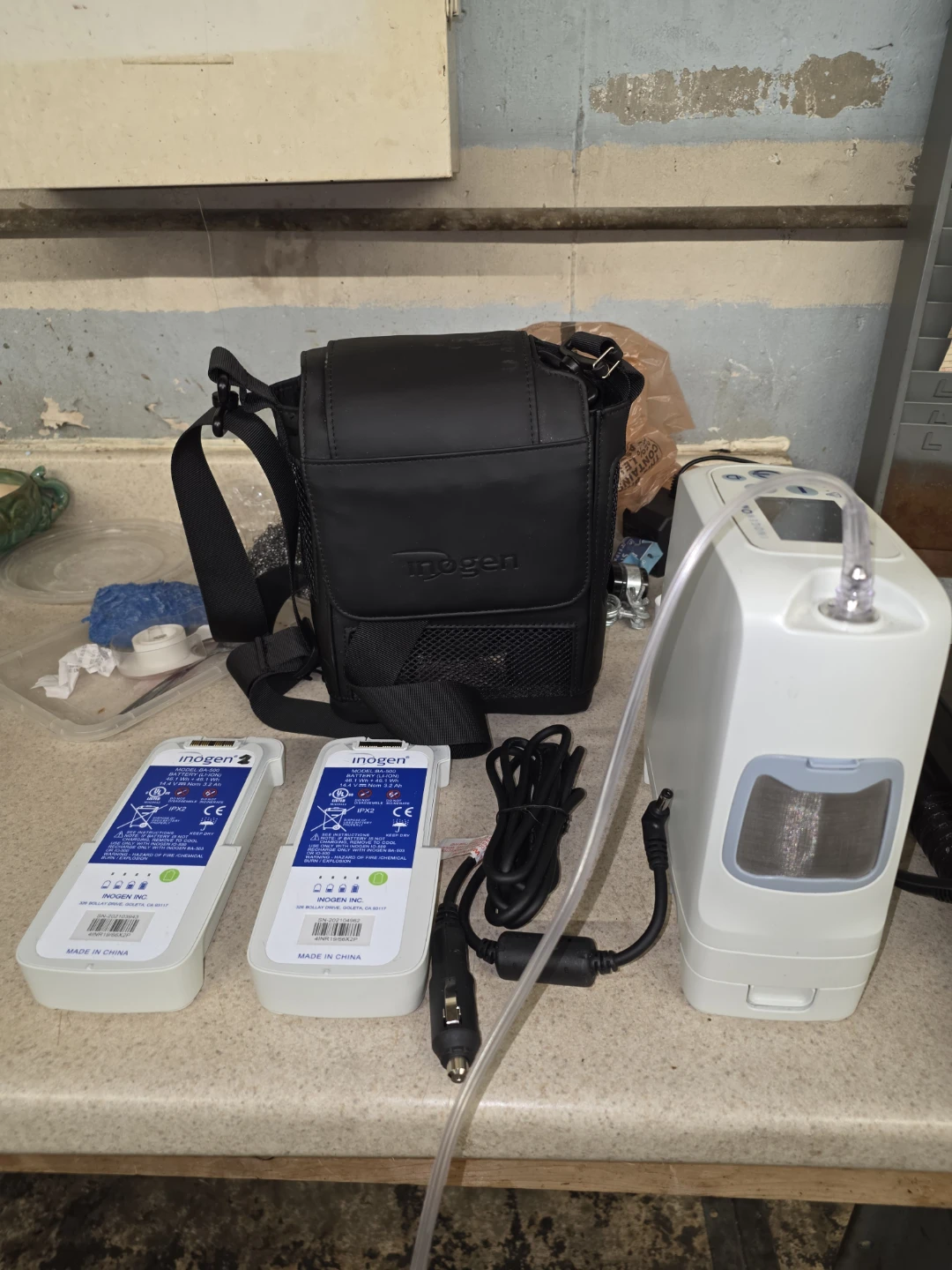 Inogen One G5 Portable Oxygen Concentrator w 2 Batteries & bag