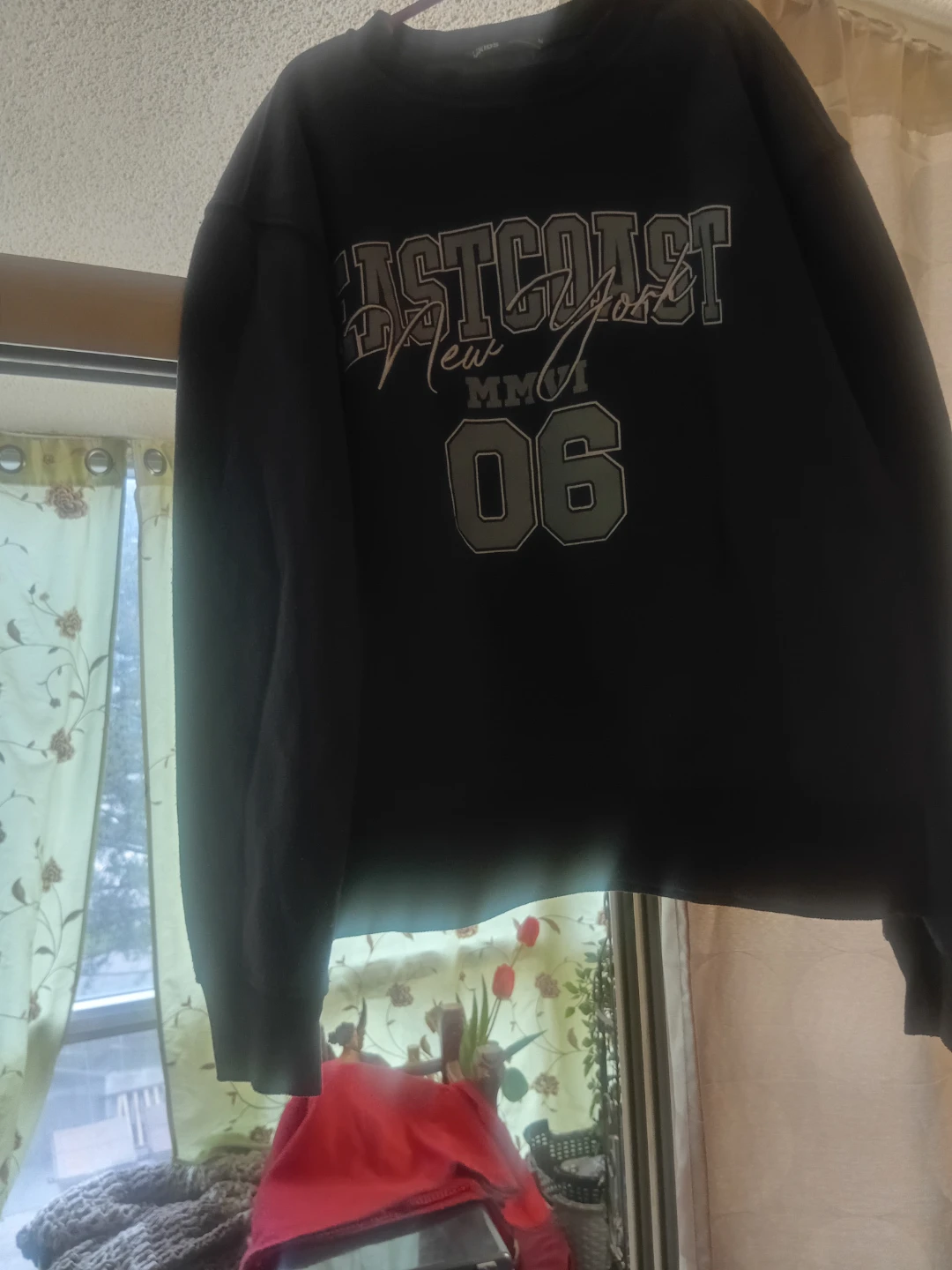 Black East Coast New York 06 Graphic Sweatshirt