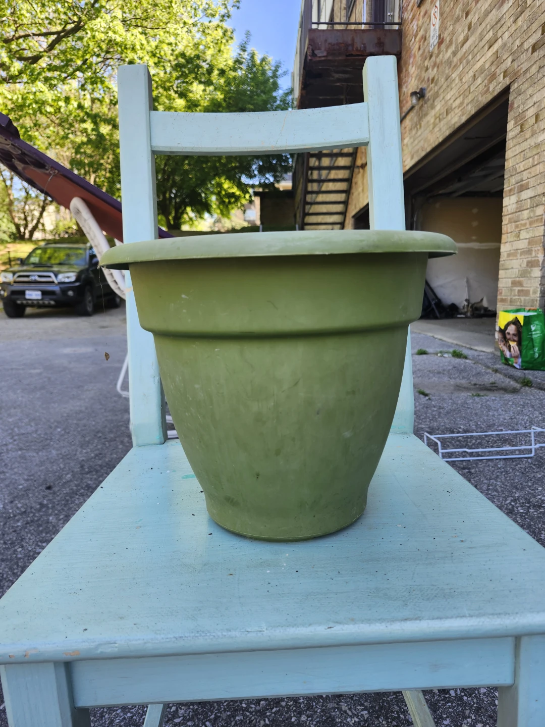 Green Plastic Plant Pot - photo 2
