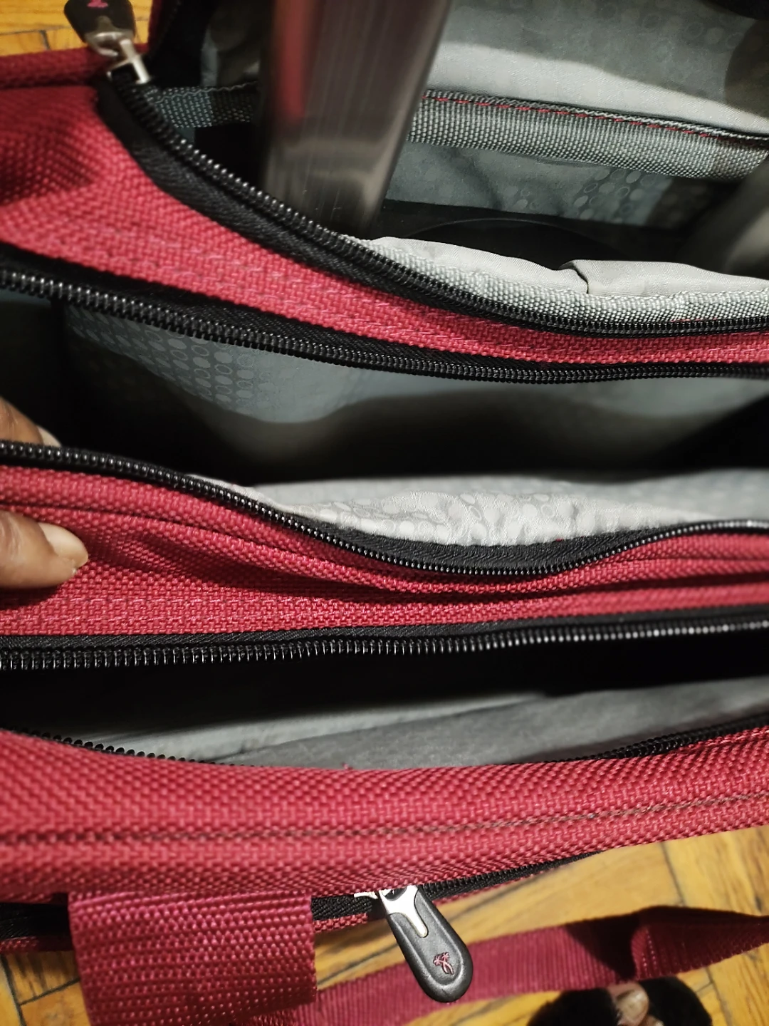 Ricardo Red Rolling All purpose multi compartment bag used - photo 5