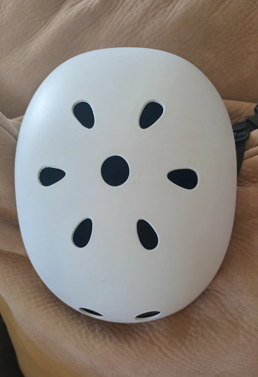 White Cycling Helmet - photo 2