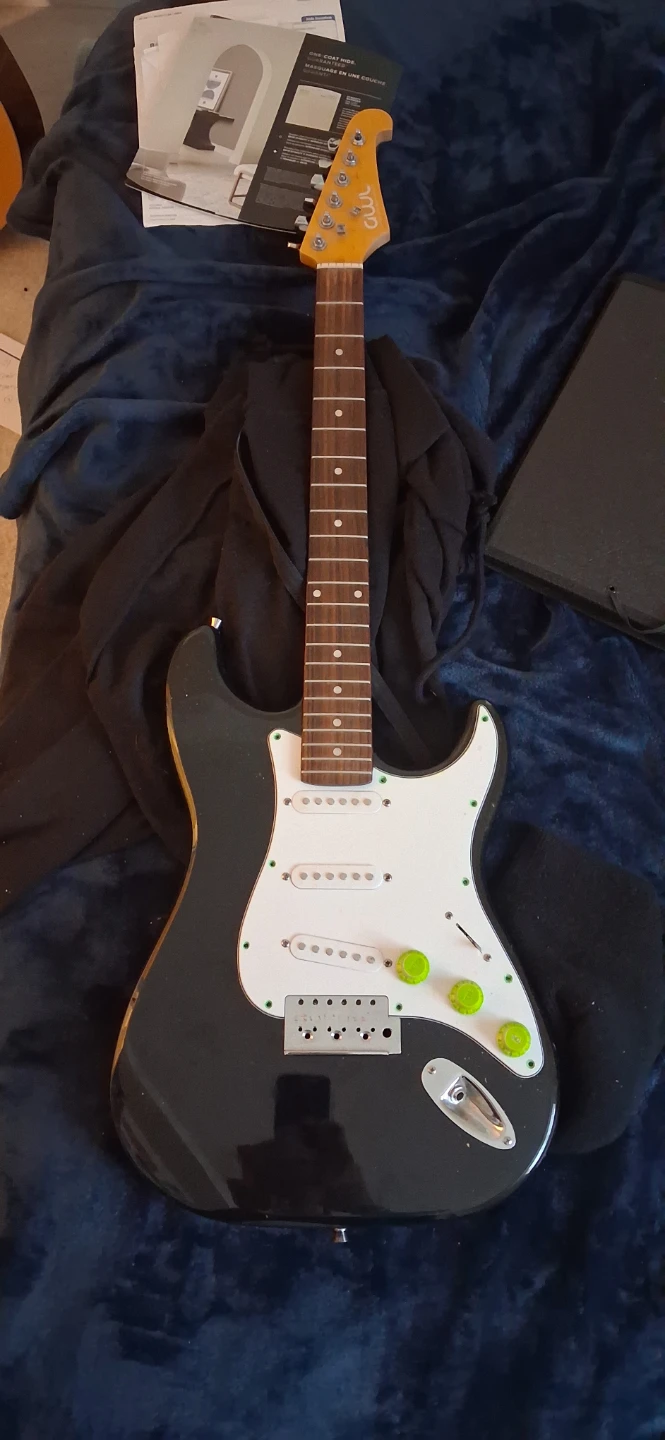 Black Gibson strat