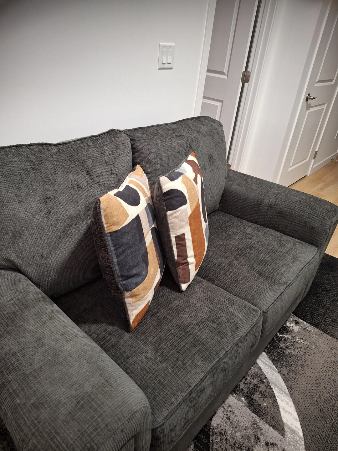 Couch - photo 3