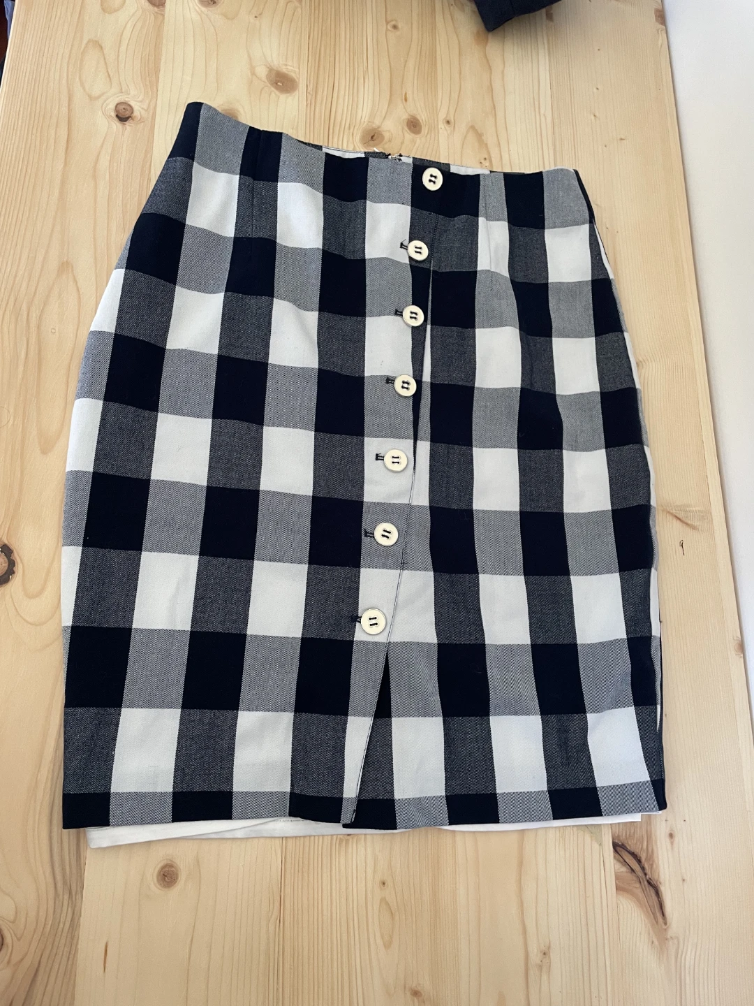 LE CHÂTEAU Black & White Button-Front Skirt Size 10