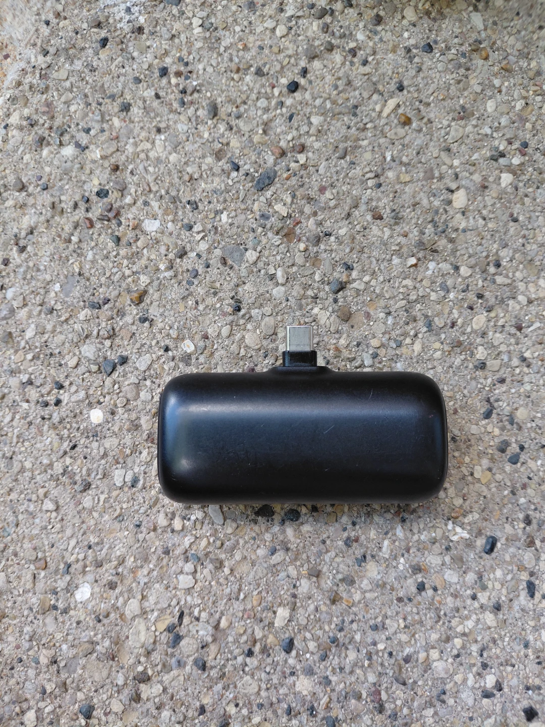 Black USB-C Portable Charger / Power Bank - photo 3