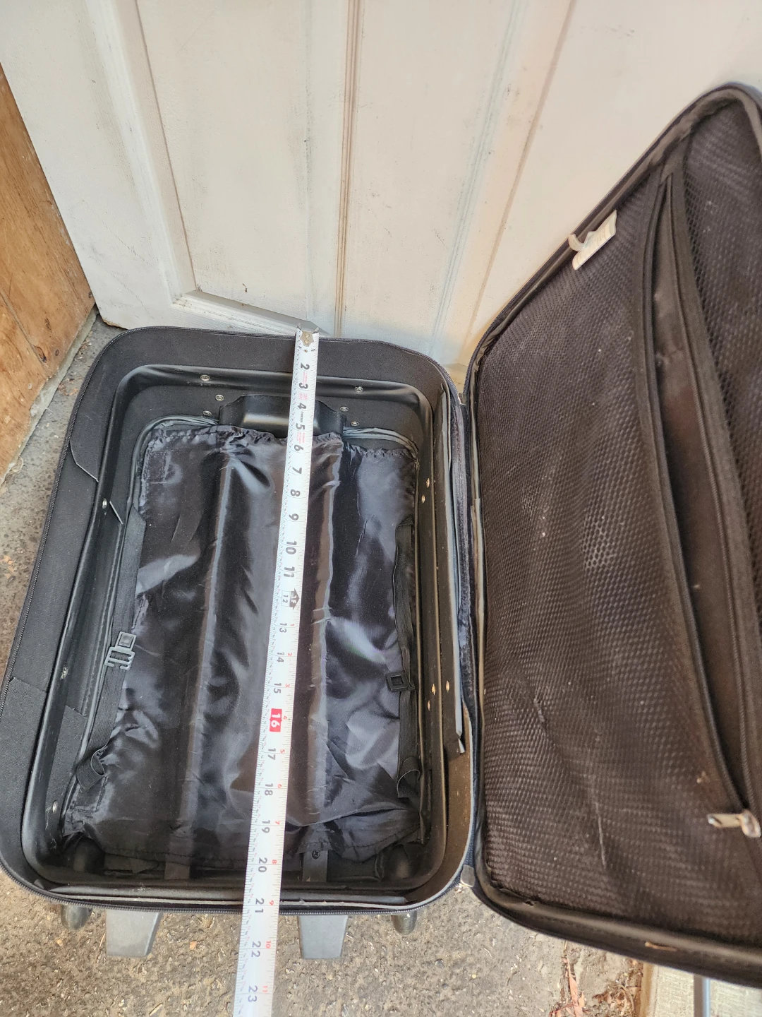 Cambridge Black Rolling Suitcase - photo 2
