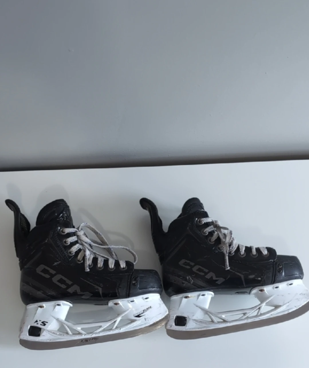 CCM Tacks XF PRO JUNIOR SKATES SIZE 1
