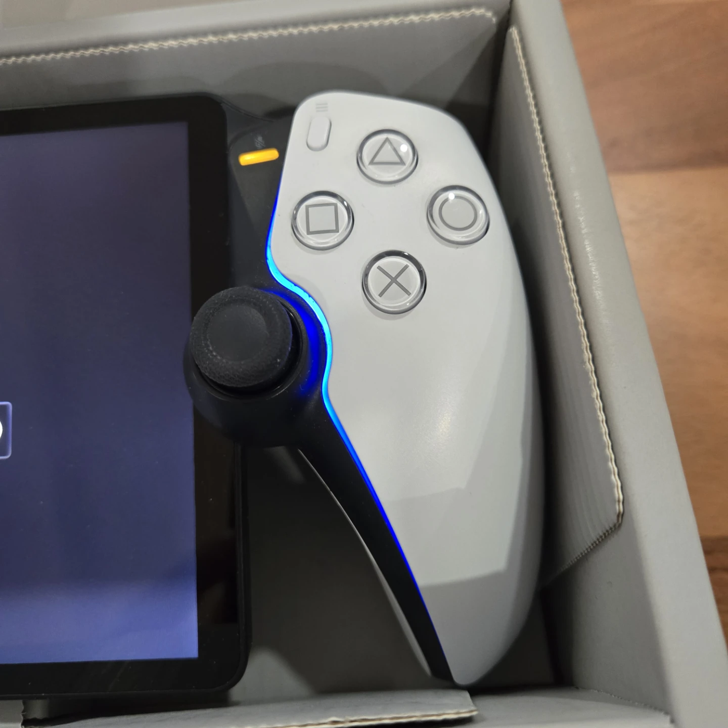 PlayStation Portal handheld. Great condition. Barely used. Ps5 - photo 3