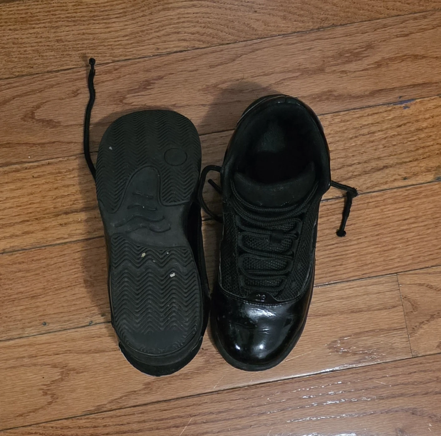 Air Jordan 11 (5.5Y) Black Sneakers - photo 2