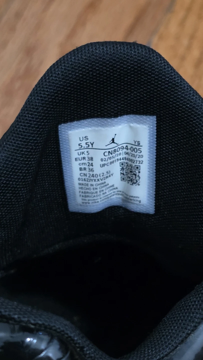 Air Jordan 11 (5.5Y) Black Sneakers - photo 3