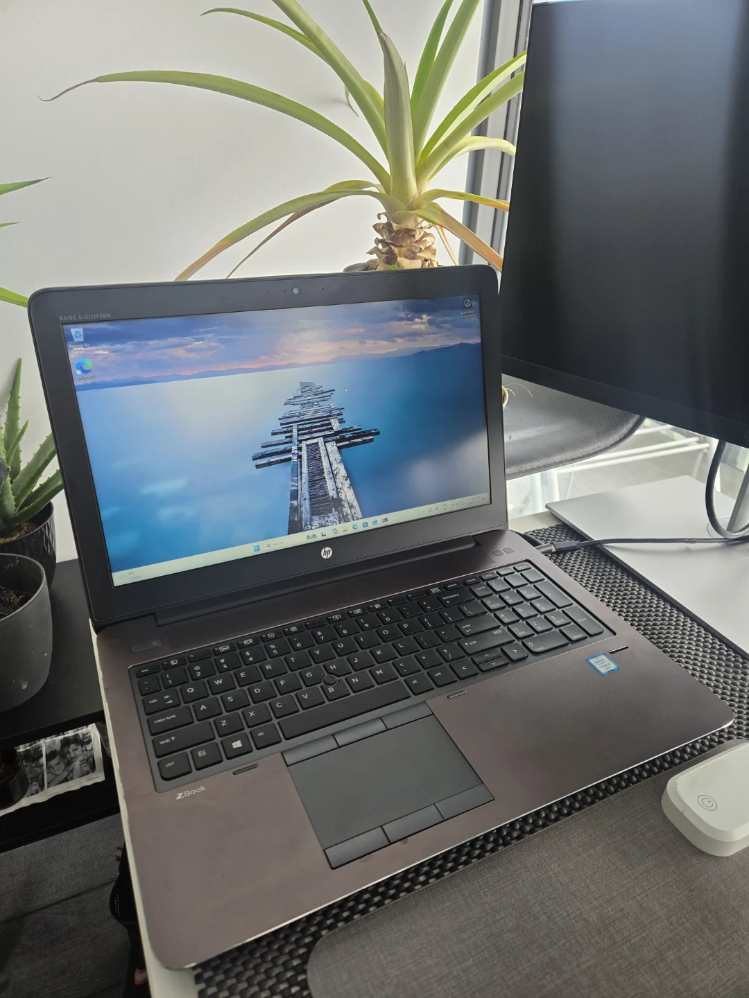 HP ZBook 15 G3 Laptop - photo 2
