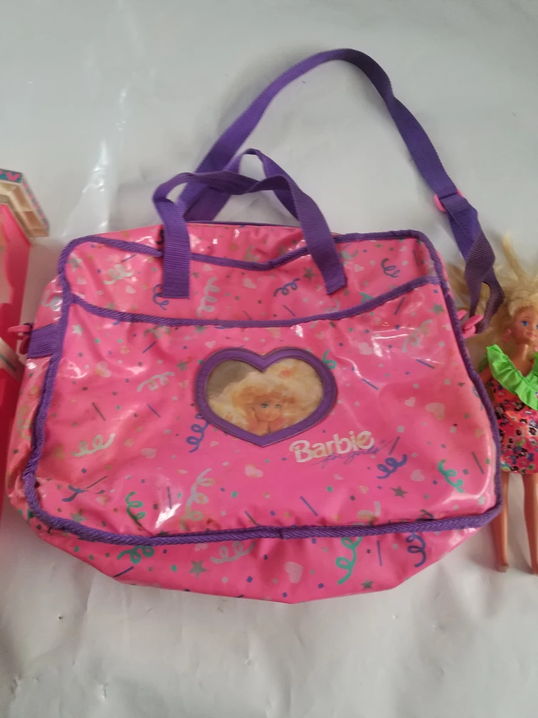 Barbie Doll & Accessories Set with Bag and Diner Booth - photo 3