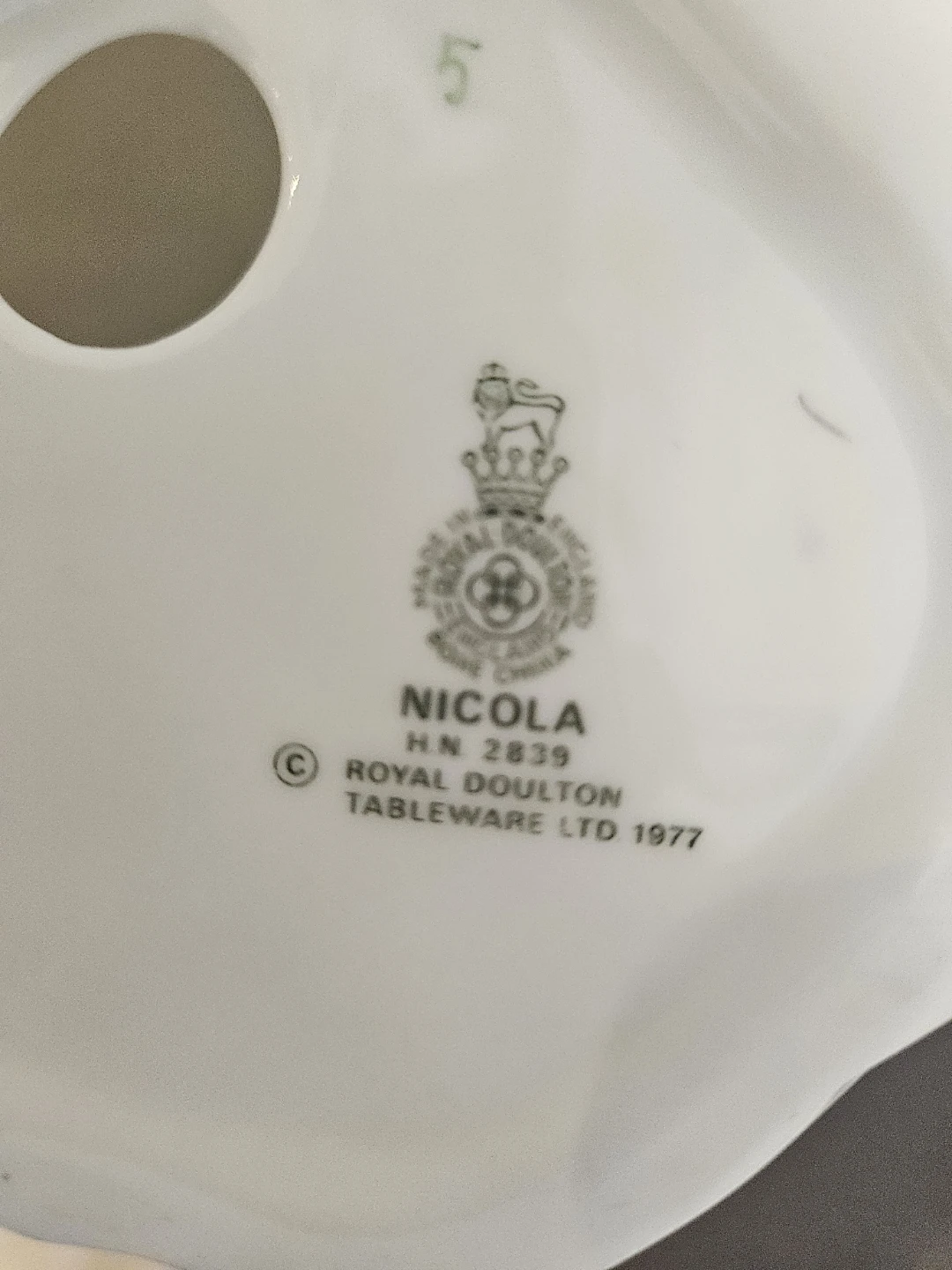 Royal Doulton Nicola HN 2839 Figurine - photo 2