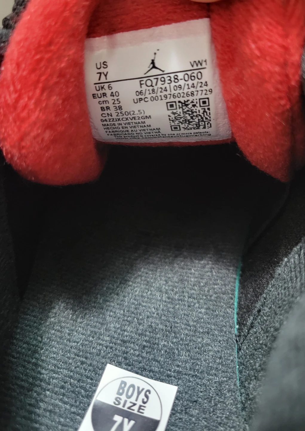Nike Air Jordan Boys' Size 7Y Black Red Sneakers - photo 5