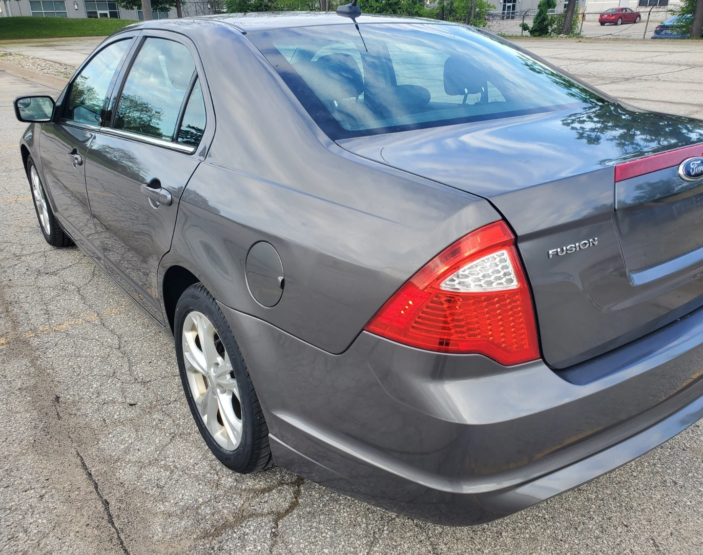 2012 Ford Fusion SE Sedan - photo 2